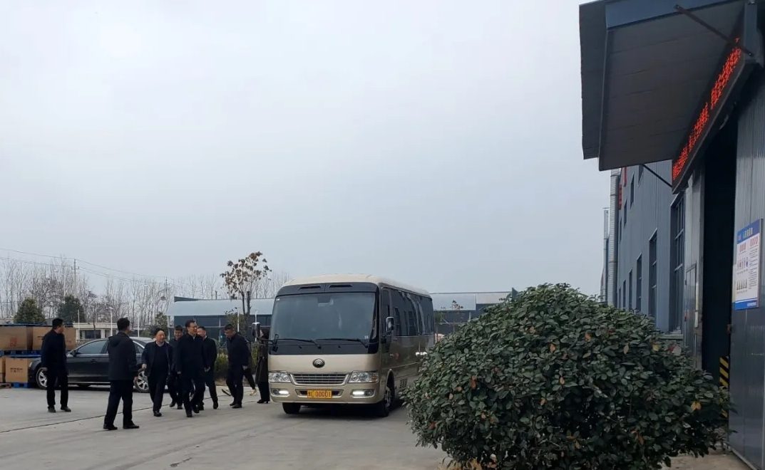 Party Secretary Qin Baoqiang Led a Team to Investigate and Research Enterprise Work Resumption and Production Safety